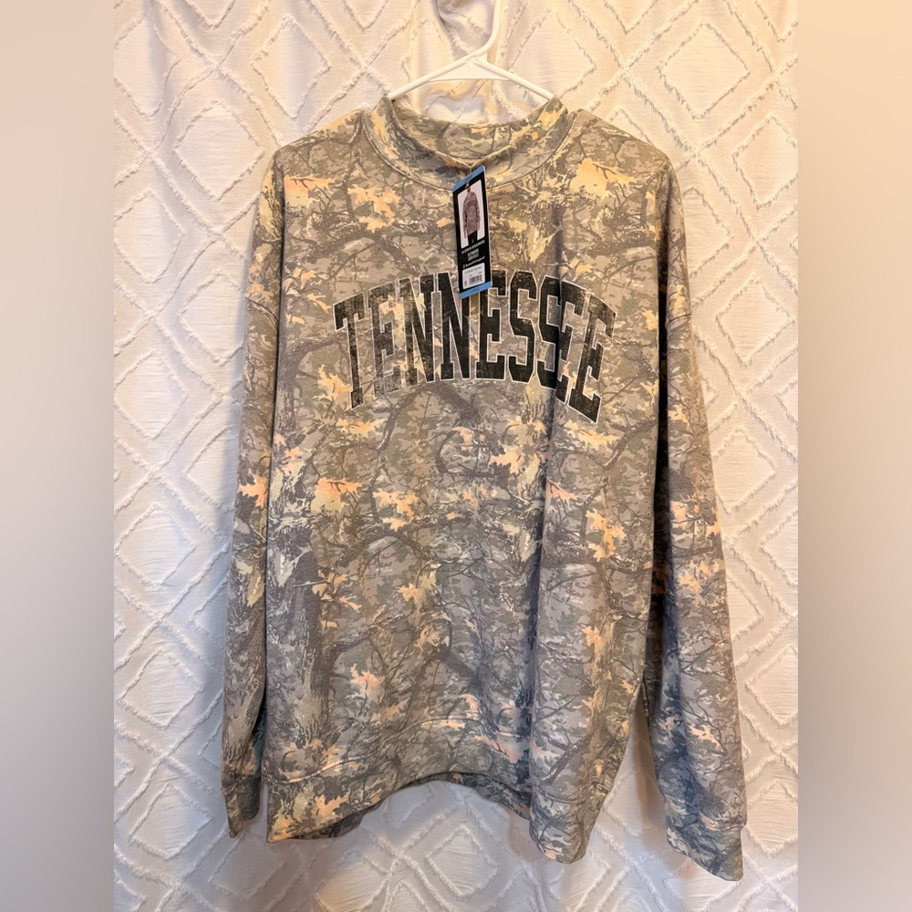 🆕 with tags. Size large.